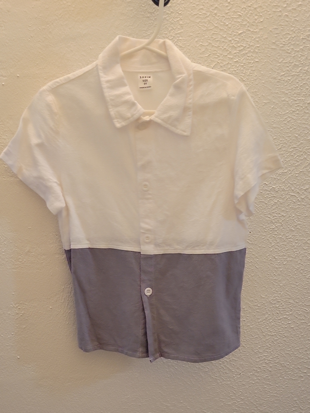 SHEIN Boy 5Y Short-Sleeve Colorblock Button-Up Shirt in White and Light Gray